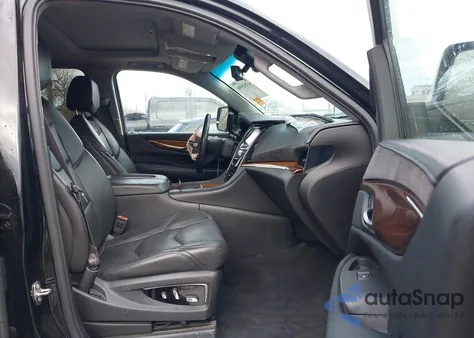 2017 Cadillac Escalade Luxury z USA, uszkodzony, nr VIN 1GYS4BKJ0HR199034